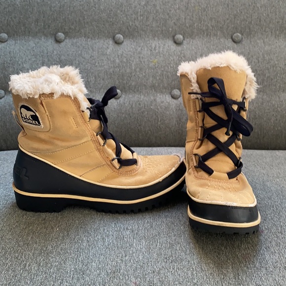 Sorel winter boots size 6 - Picture 2 of 5